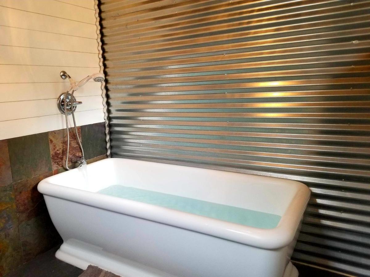 Sacred Mtn River Suites Кернвилл Экстерьер фото